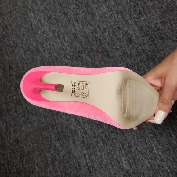 Hot pink heels - Picture 3 of 3